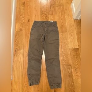 Banana republic low rise green cargo pants